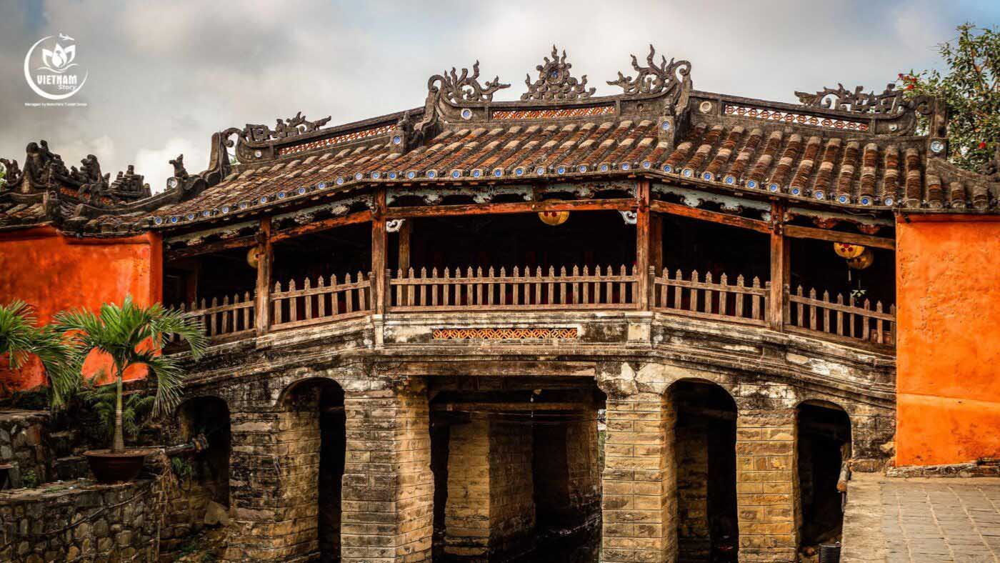 Japanese Covered Bridge (Cau Pagoda), an iconic Hoi An landmark for Indian tourists.