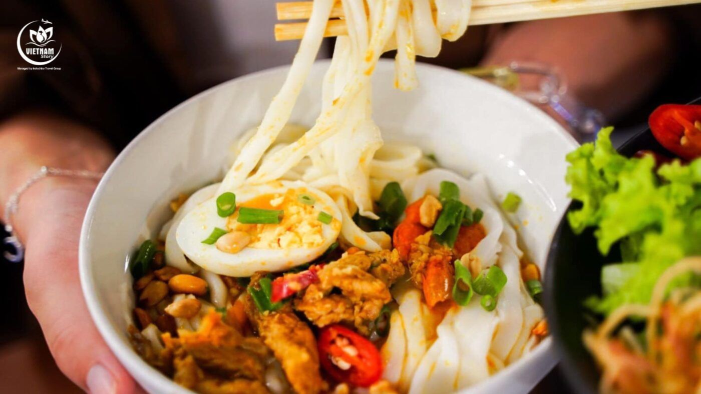 A bowl of Mi Quang noodles, a specialty dish featured in the Da Nang travel guide for Indians.