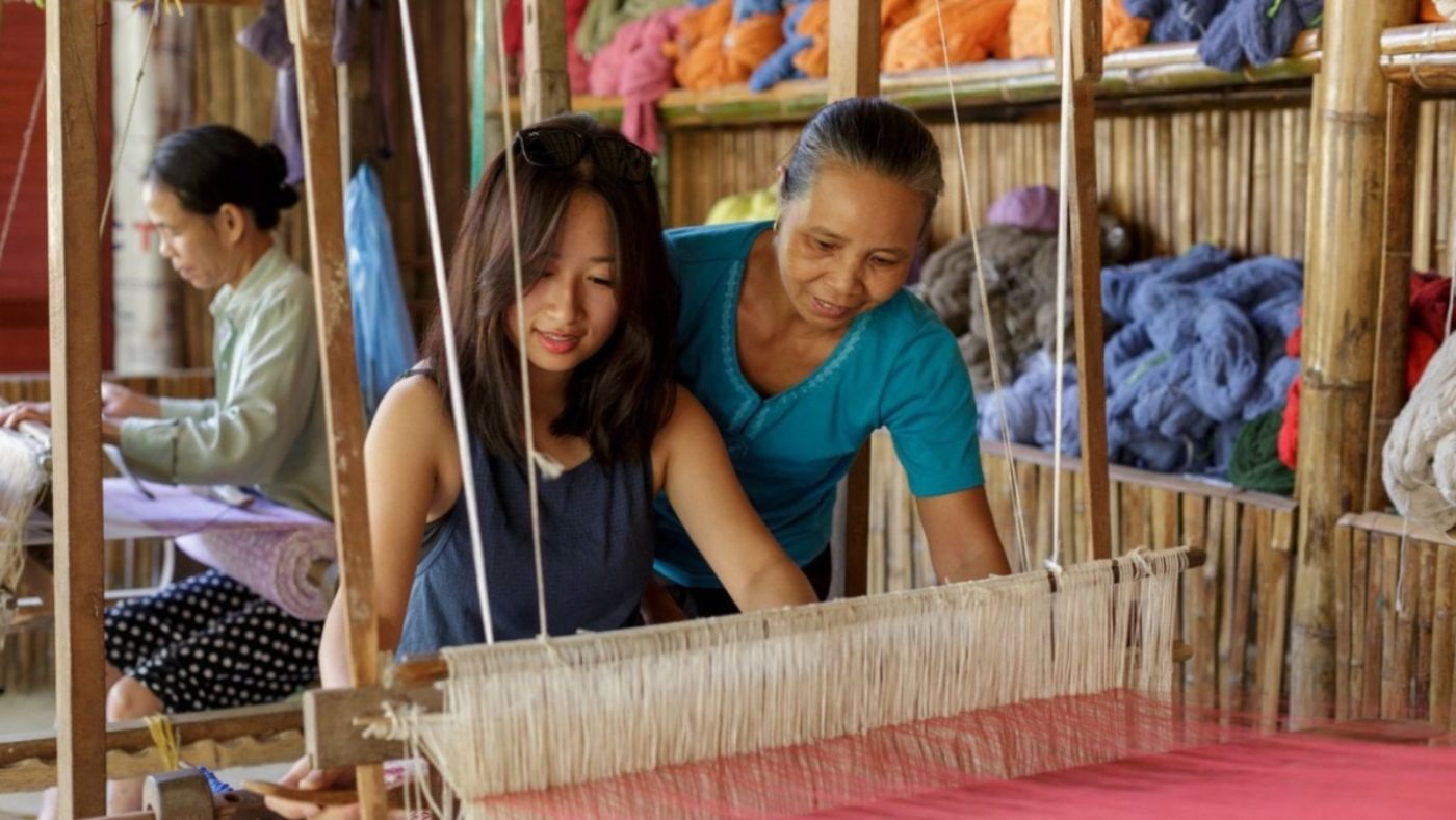 MAI CHAU: A Breath of Fresh Air in Vietnam for Indian Travellers 5 Weaving experience in Mai Chau