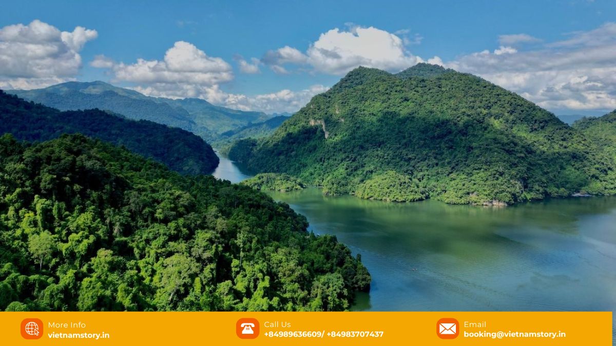 Discover the Breathtaking Natural Wonders in Vietnam: Your Guide to Unforgettable Tours 16 The serene Ba Be Lake within Ba Be National Park, showcasing the lush green natural wonders near Hanoi.