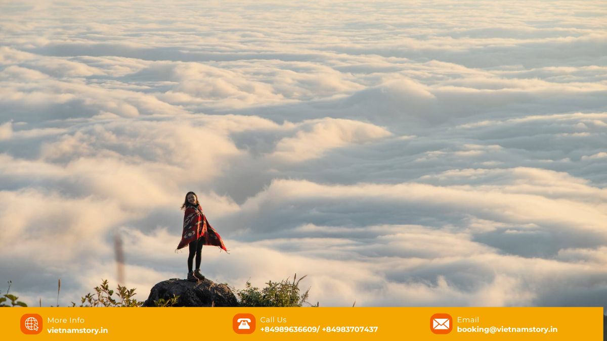 Sea of clouds view from Bach Moc Luong Tu (Ky Quan San) mountain Vietnam