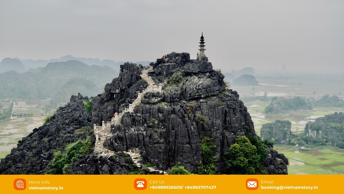 Hang Mua is one of the most notable Ninh Binh caves with magnificent views