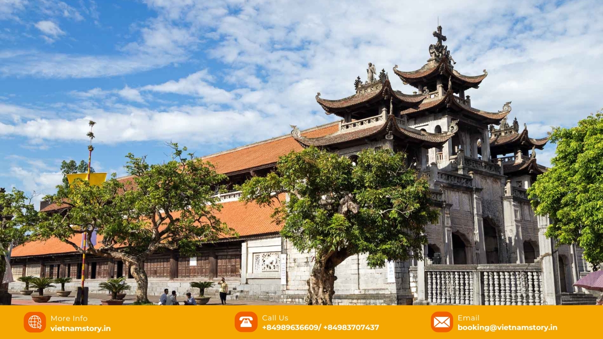 Phat Diem Cathedral is famous not only as a spiritual masterpiece in Ninh Binh but also as a unique architectural work.