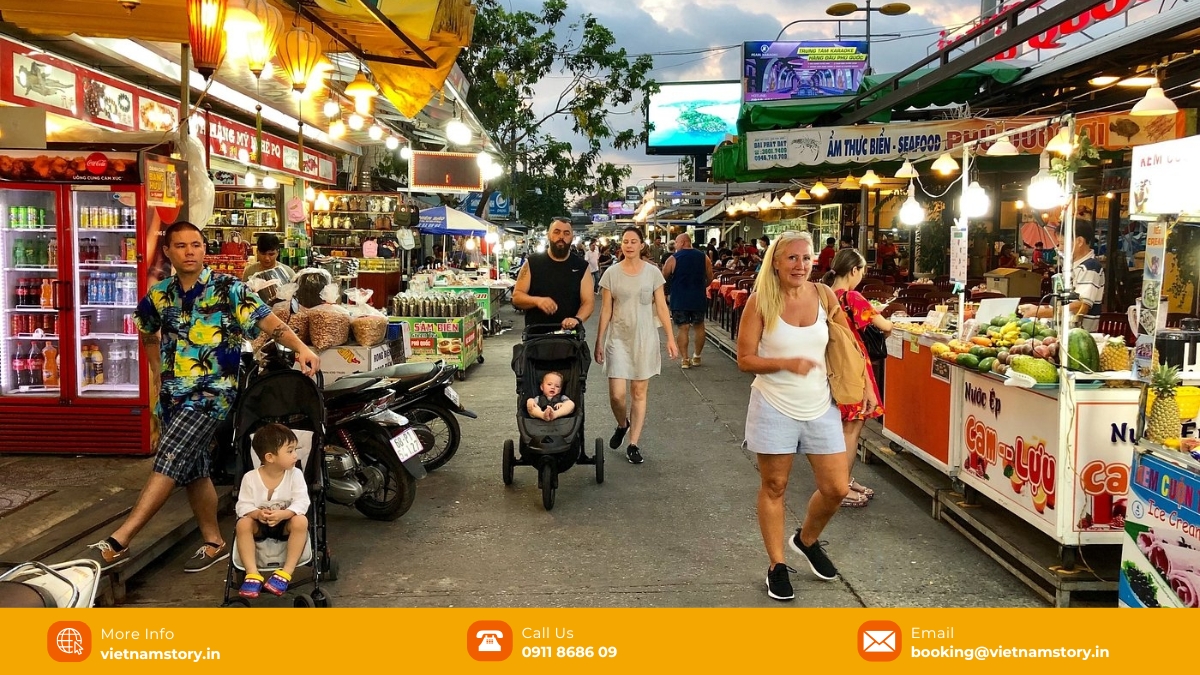 Phu Quoc Nightlife: The ultimate guide to the best bars, markets and shows 3 The vibrant nightlife of the best night market in Phu Quoc