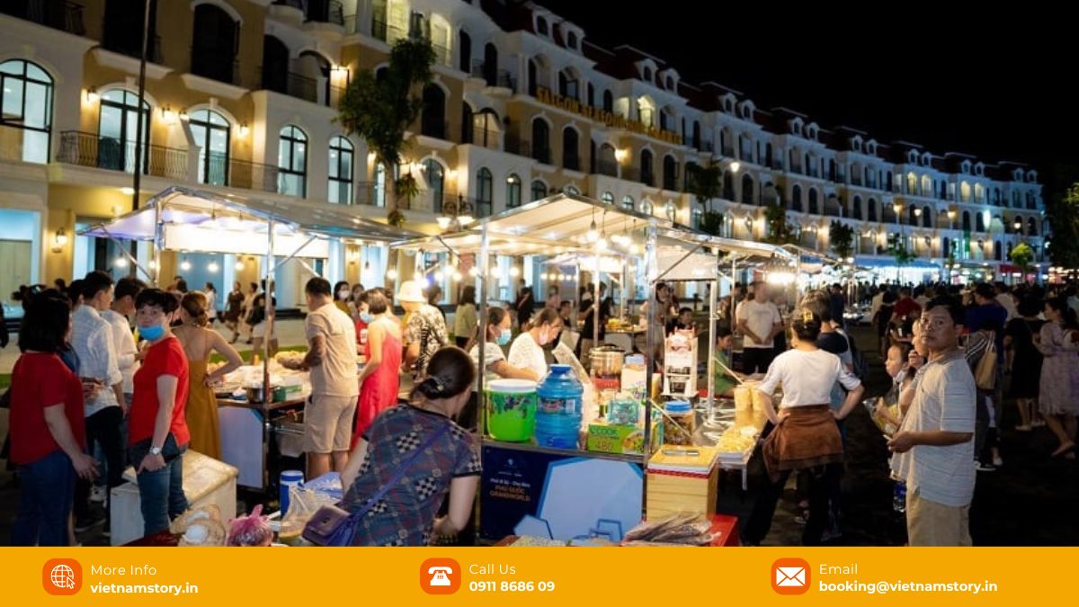 The bustling night market atmosphere lasts all the way until 2 AM
