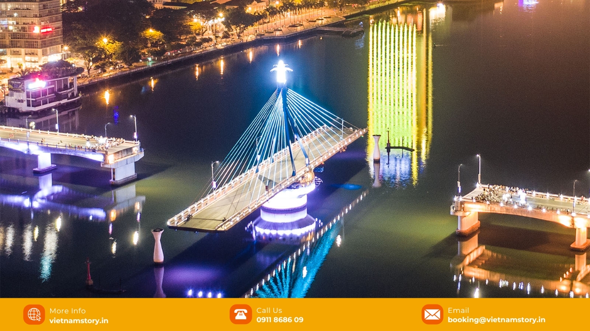 t night, the middle section will rotate by 90 degrees, allowing ships and boats on the river to pass.