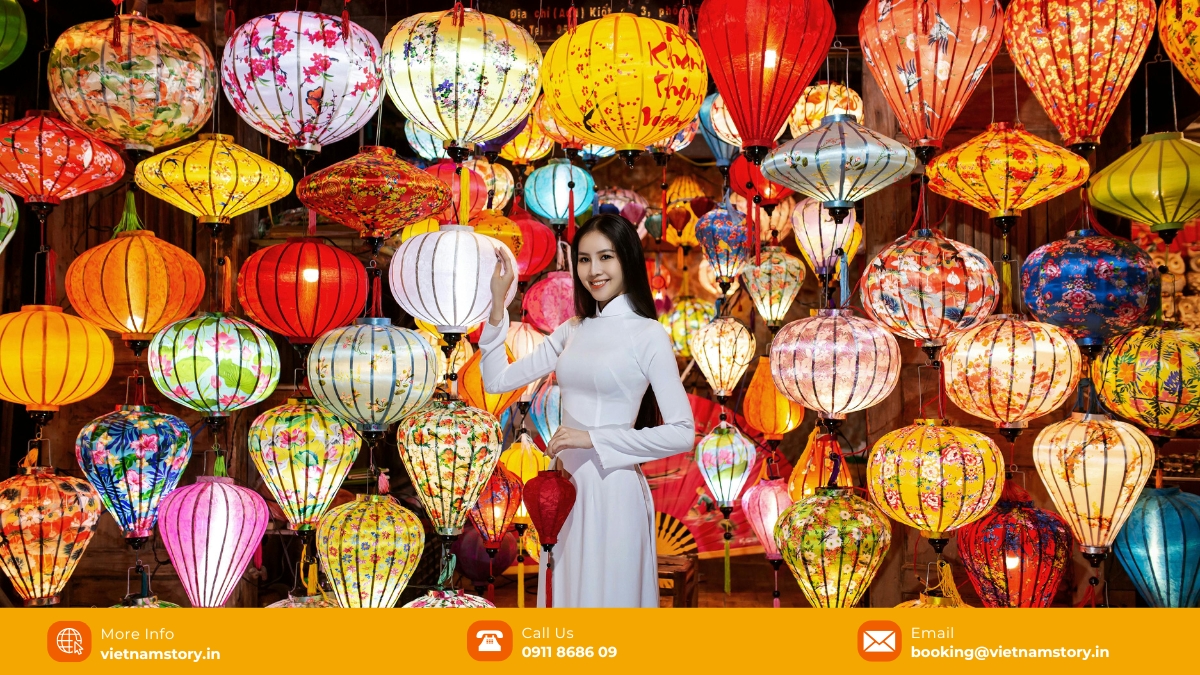 Top 20 Things to Do in Hoi An for Indian Travelers 3 Many tourists are attracted by the beauty of Hoi An lantern festival Vietnam