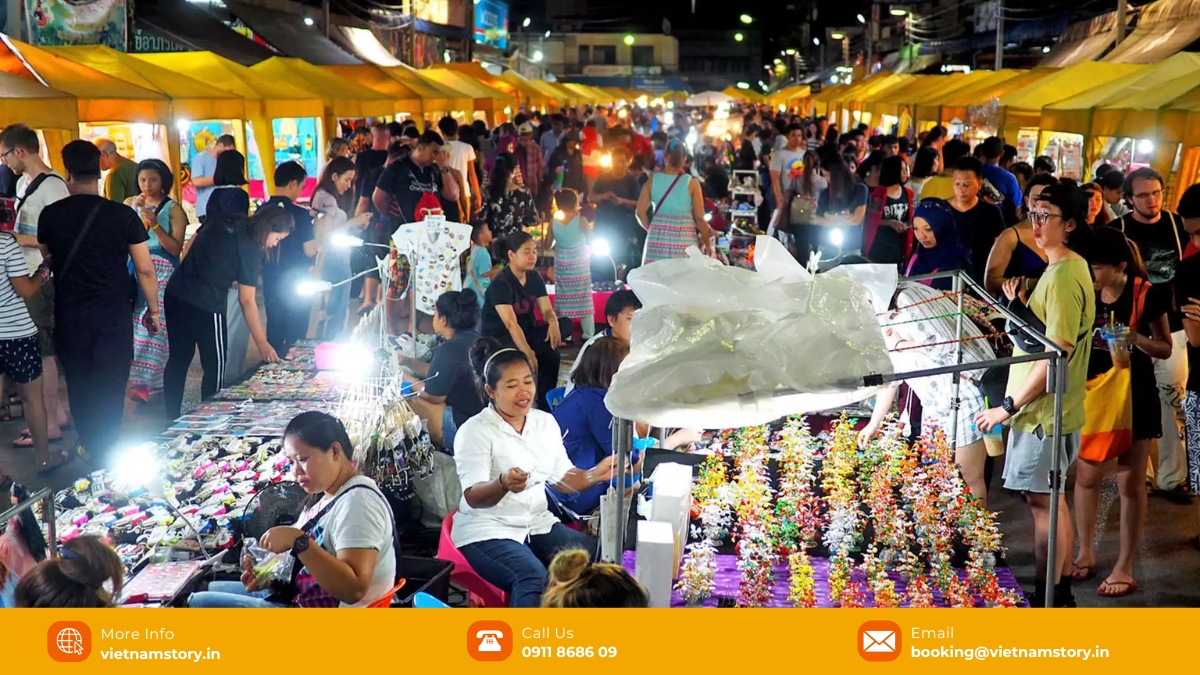 Markets in Hoi An: The ultimate guide to Central, Night, Local gems for Indian travelers 4 The scene of the bustling night market in Hoi An
